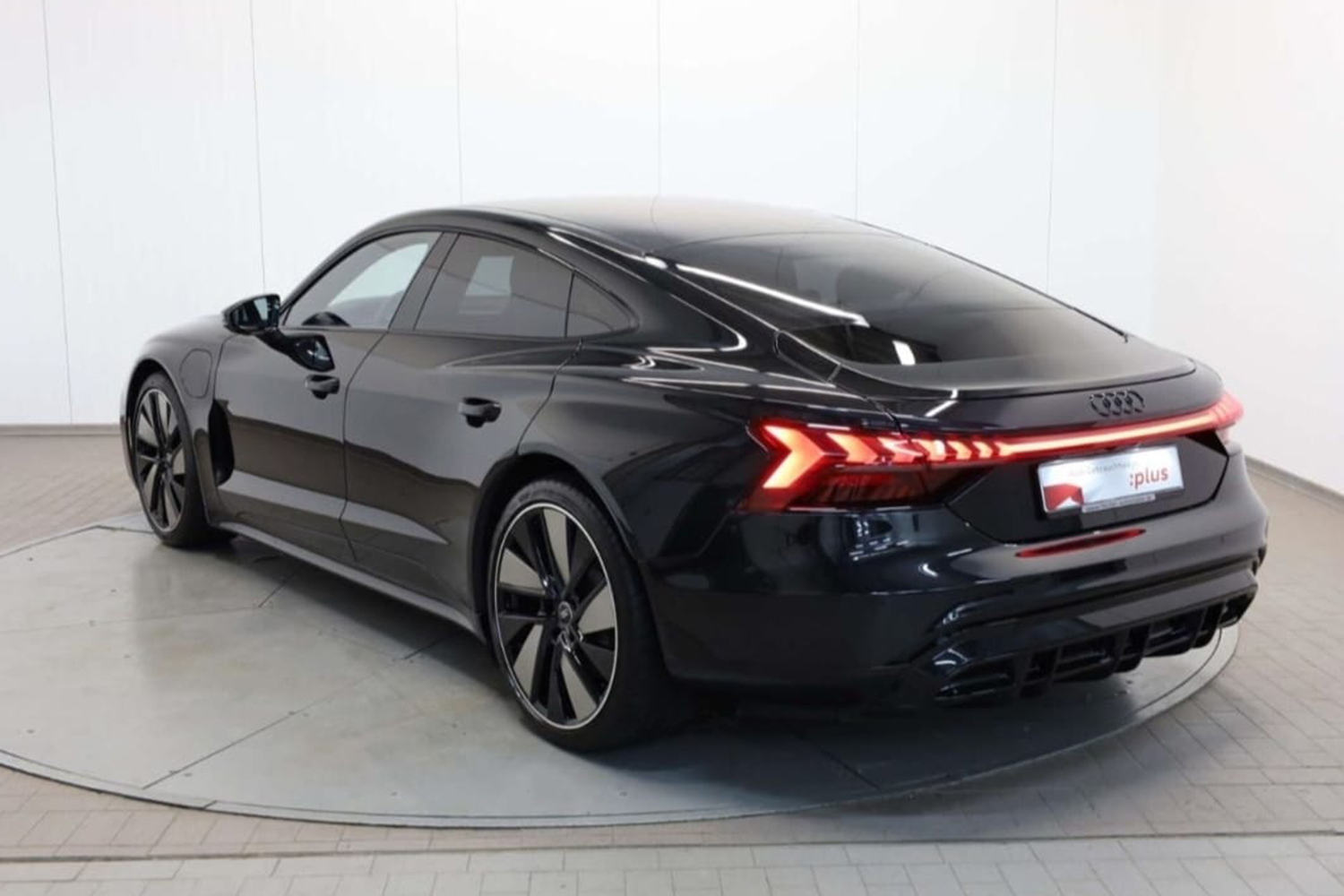 audi_e-tron_gt_back