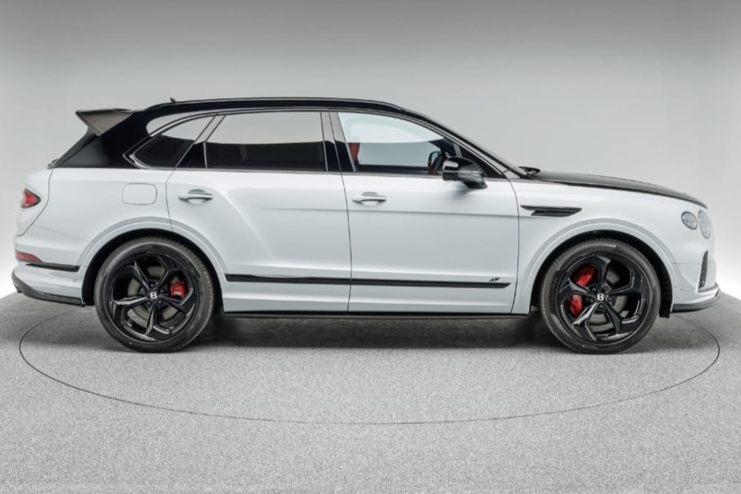 Bentley_Bentayga_side