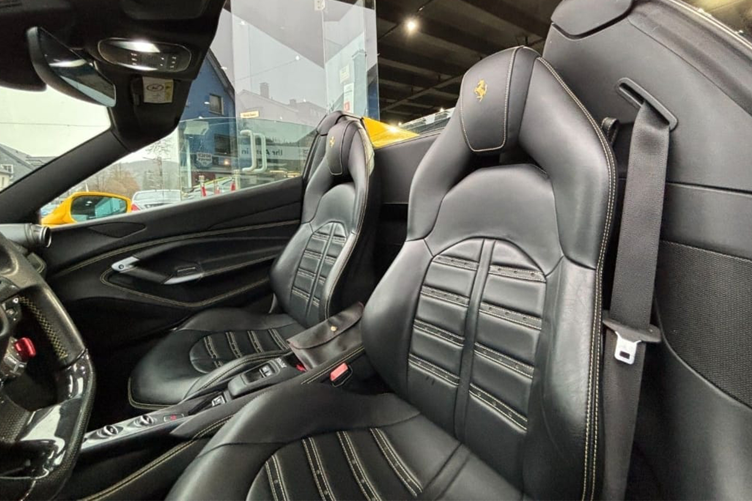 Ferrari_F8_detail_inside2