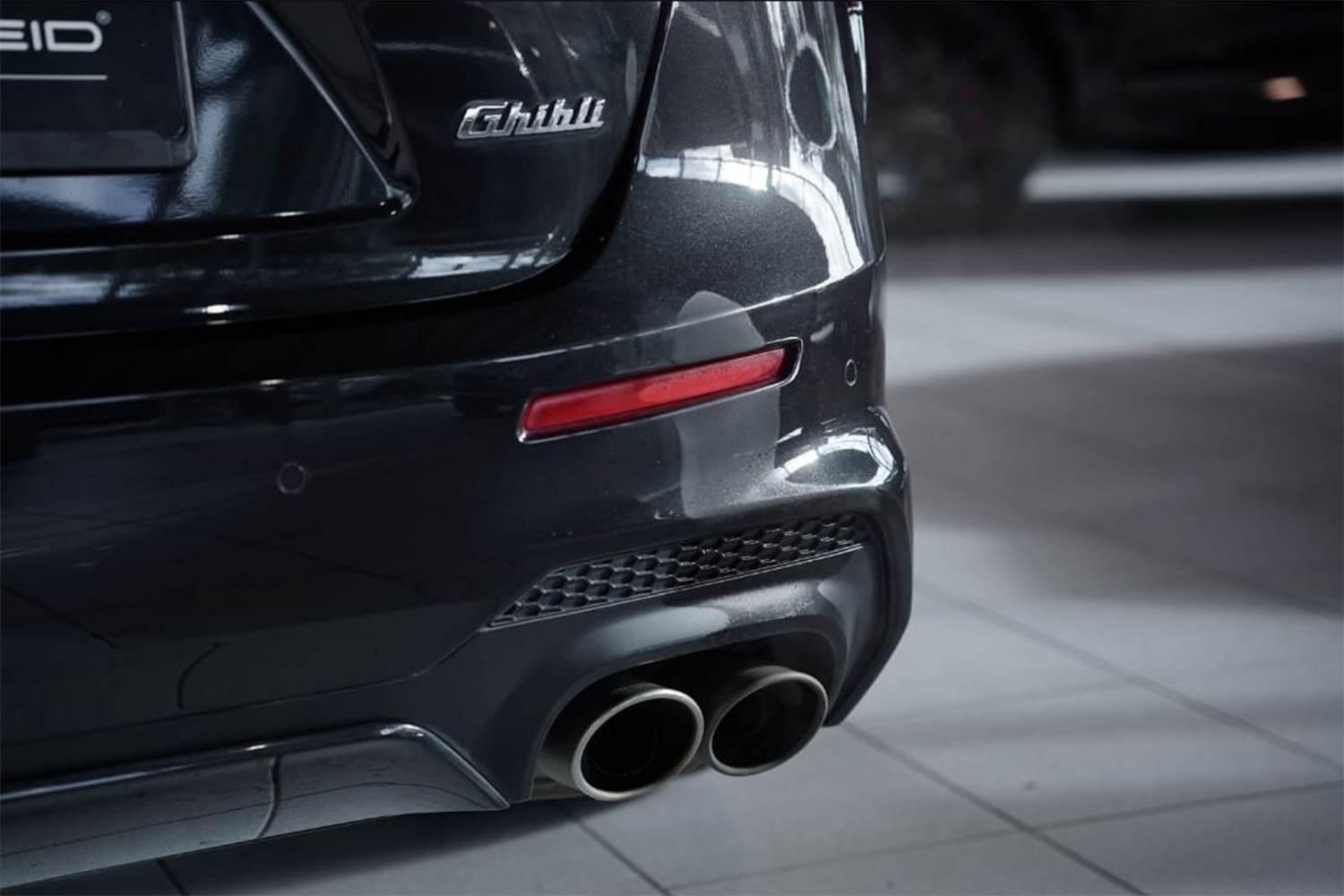 Maserati_Ghibli_3_V6_SQ4_Gran_Sport_detail_back