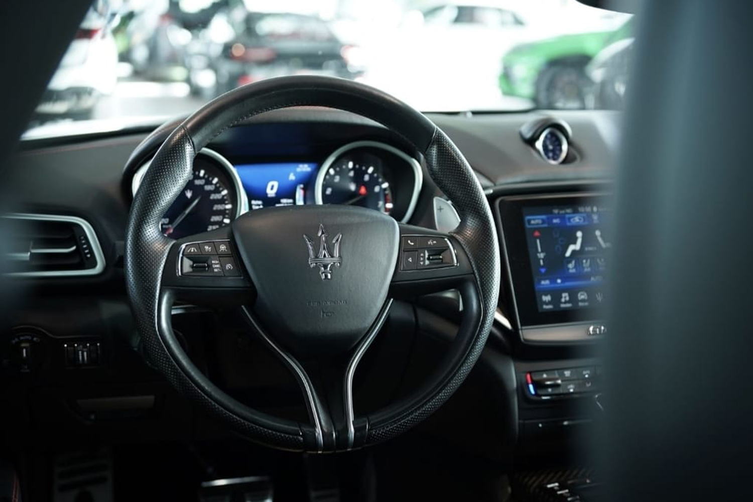 Maserati_Ghibli_3_V6_SQ4_Gran_Sport_detail_inside