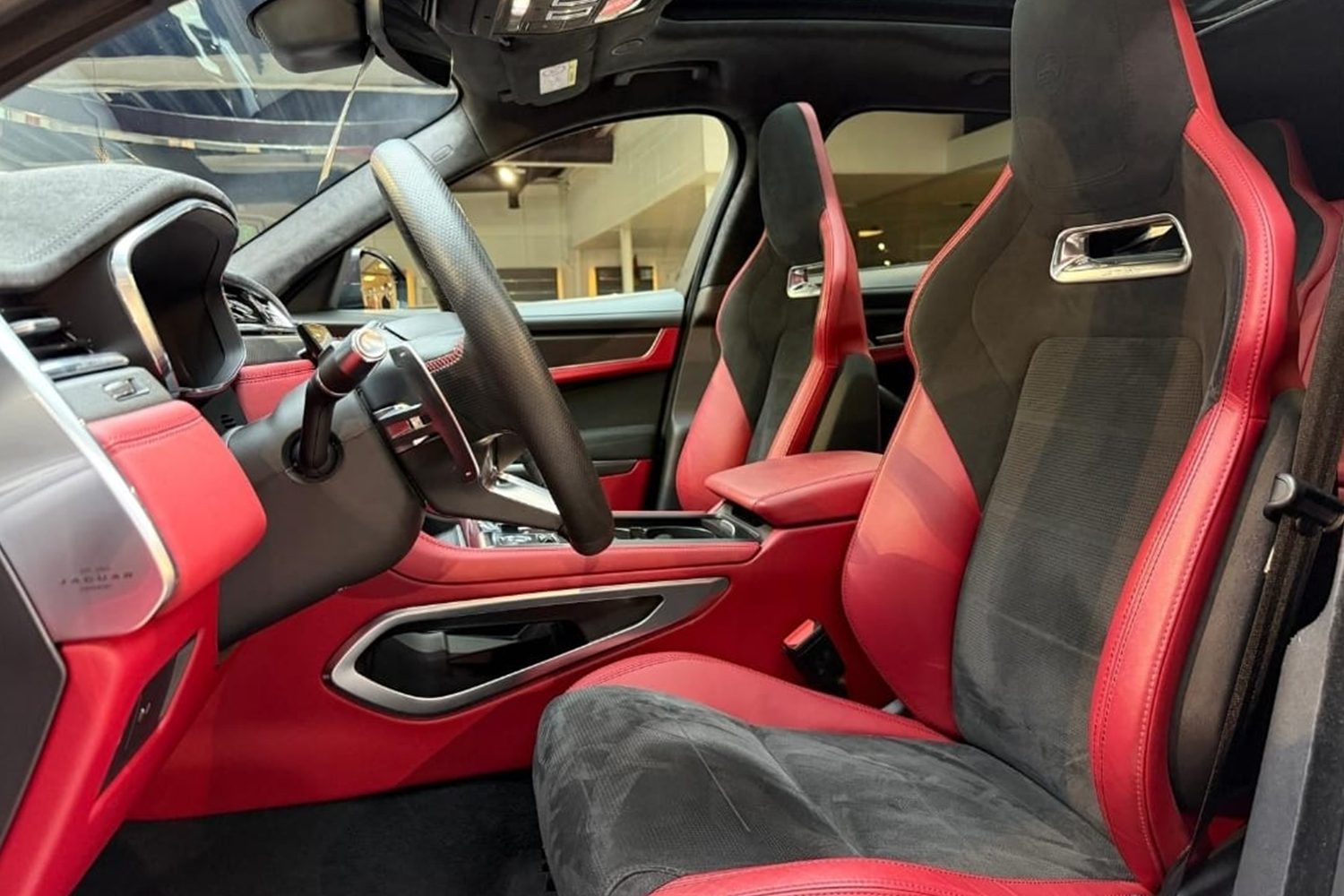 jaguar_f-pace_inside