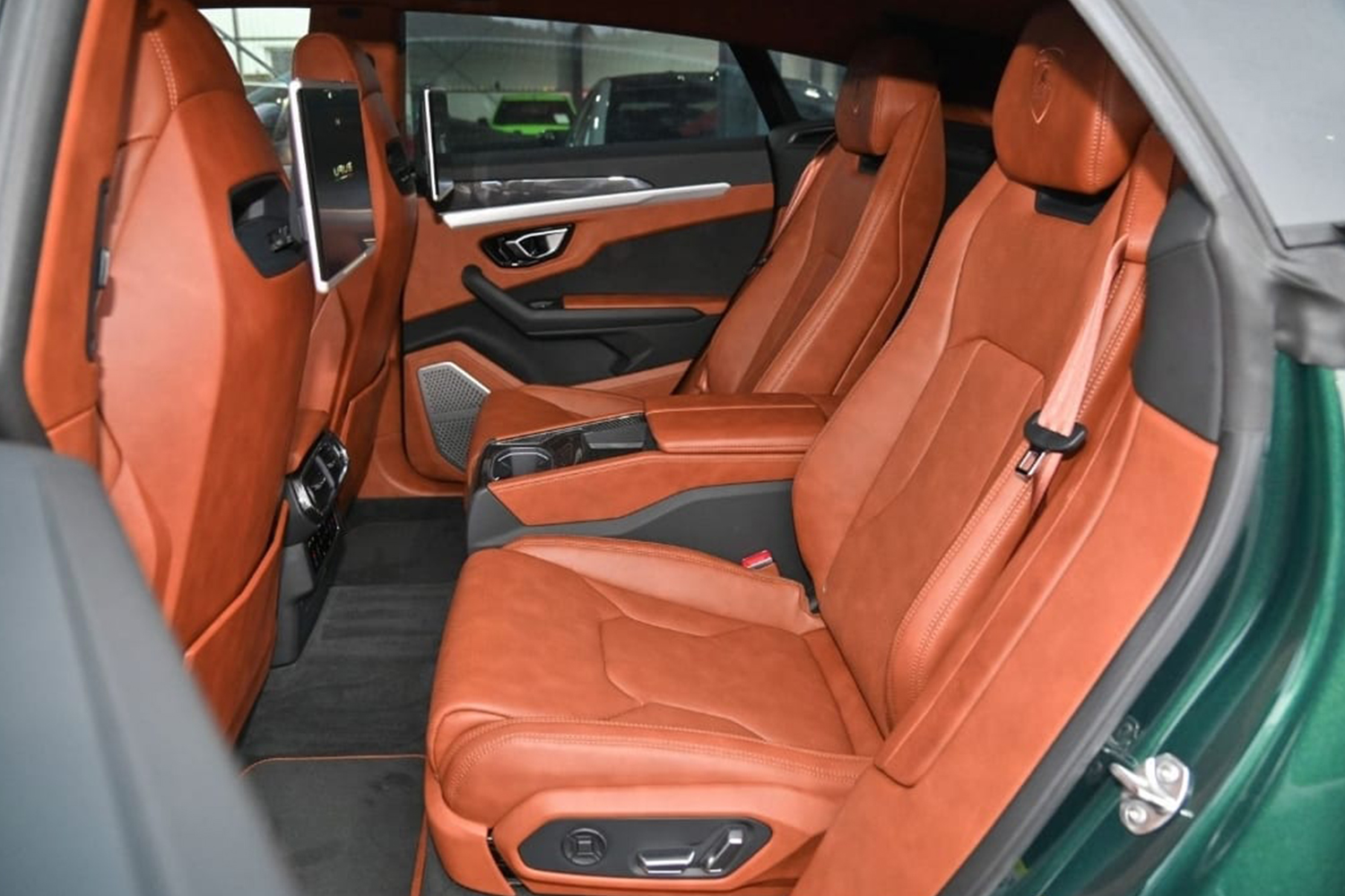 lamborghini_urus_inside_detail7