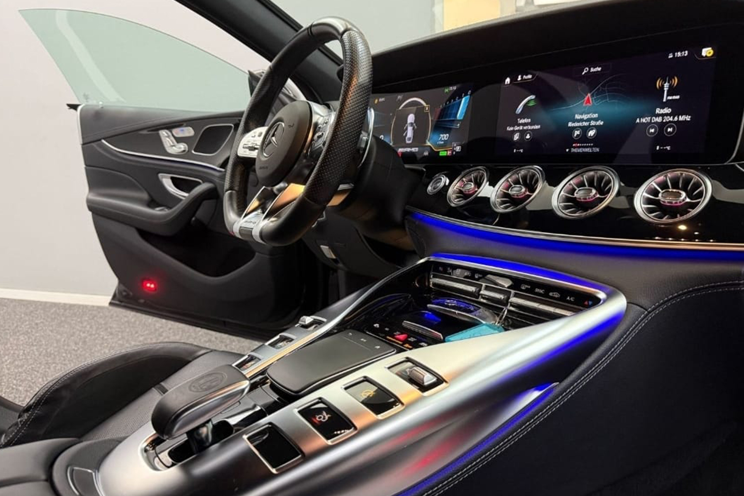 mercedes_benz_amg_gt_43_inside_1
